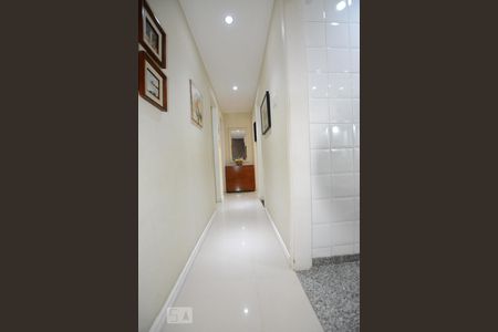 Corredor de apartamento à venda com 3 quartos, 90m² em Bonsucesso, Rio de Janeiro