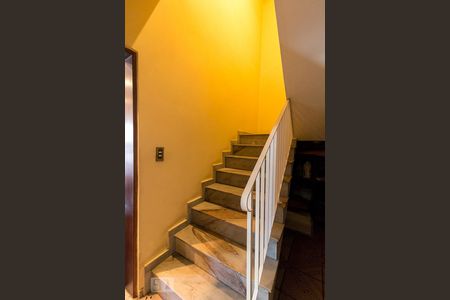 Escadas de casa à venda com 3 quartos, 184m² em Vila Augusta, Guarulhos