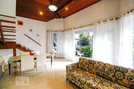 Sala de casa de condomínio à venda com 3 quartos, 380m² em Vargem Grande, Rio de Janeiro