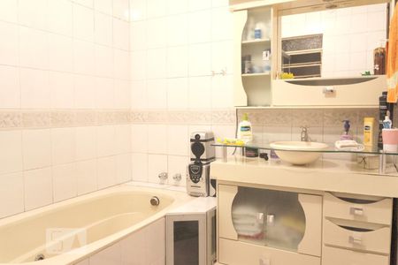 Banheiro de apartamento à venda com 4 quartos, 142m² em Centro Histórico, Porto Alegre