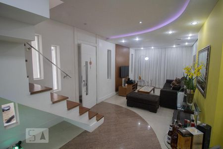 Sala de casa para alugar com 3 quartos, 172m² em São Domingos, São Paulo