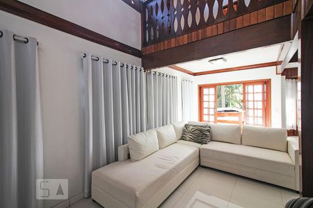 Sala de casa de condomínio para alugar com 3 quartos, 276m² em Parque São Paulo, Cotia