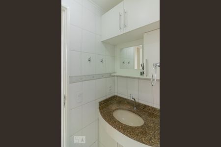 Banheiro de kitnet/studio para alugar com 1 quarto, 37m² em Indianópolis, São Paulo