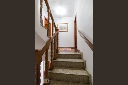 Escadas de casa à venda com 4 quartos, 210m² em Parque Renato Maia, Guarulhos