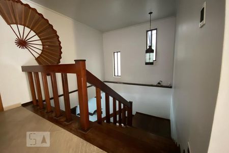 Escada de casa à venda com 8 quartos, 500m² em Vila Inah, São Paulo