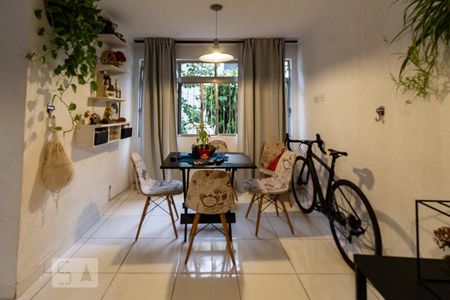 Sala de apartamento à venda com 3 quartos, 77m² em Alto de Pinheiros, São Paulo