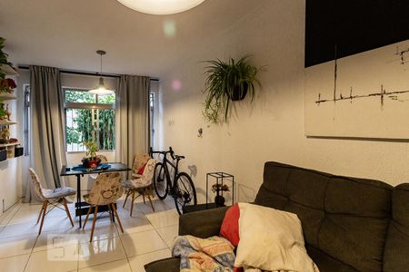 Sala de casa para alugar com 3 quartos, 77m² em Alto de Pinheiros, São Paulo