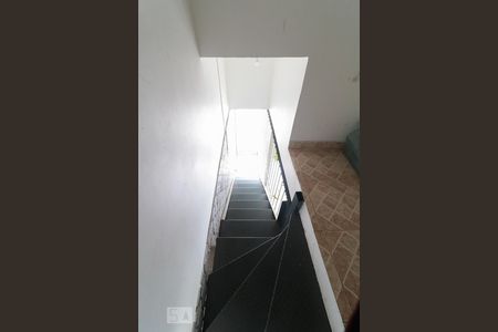 Escada de kitnet/studio para alugar com 1 quarto, 17m² em Bonfim, Osasco