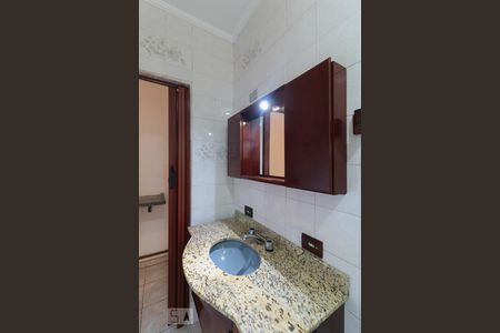 Banheiro de kitnet/studio para alugar com 1 quarto, 17m² em Bonfim, Osasco
