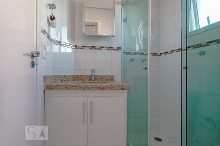 Banheiro de apartamento para alugar com 2 quartos, 69m² em Loteamento Mogilar, Mogi das Cruzes