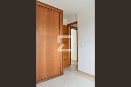 Quarto 1 de apartamento para alugar com 3 quartos, 54m² em Pinheirinho, Curitiba