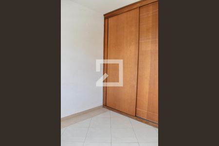 Quarto 1 de apartamento para alugar com 3 quartos, 54m² em Pinheirinho, Curitiba