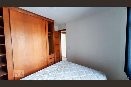 Quarto 1 de apartamento para alugar com 3 quartos, 54m² em Pinheirinho, Curitiba