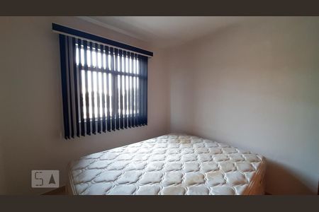 Quarto 1 de apartamento para alugar com 3 quartos, 54m² em Pinheirinho, Curitiba