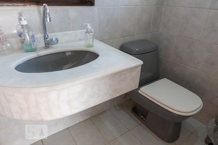 Lavabo de casa para alugar com 6 quartos, 275m² em Vila Anglo Brasileira, São Paulo