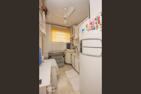 Cozinha  de apartamento à venda com 2 quartos, 56m² em Humaitá, Porto Alegre