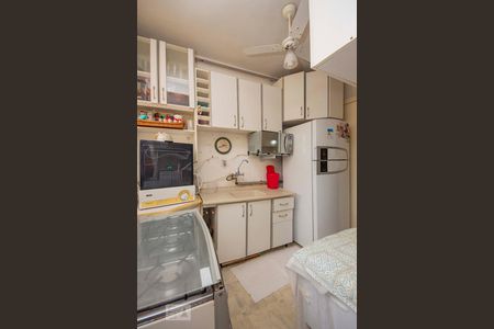 Cozinha  de apartamento à venda com 2 quartos, 56m² em Humaitá, Porto Alegre