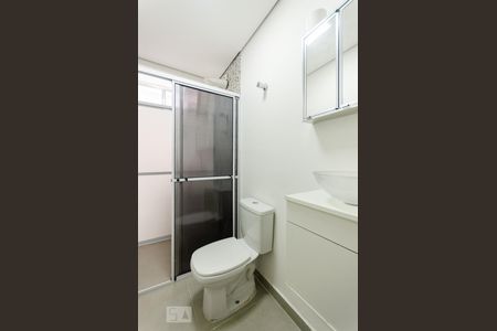 Banheiro de kitnet/studio para alugar com 1 quarto, 50m² em Boqueirão, Santos