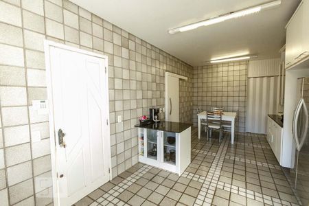 Cozinha de casa à venda com 4 quartos, 1200m² em Vila Nova, Porto Alegre