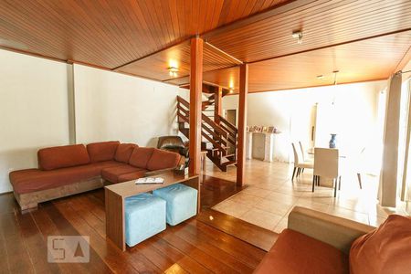 Sala de casa à venda com 4 quartos, 1200m² em Vila Nova, Porto Alegre
