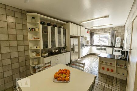 Cozinha de casa à venda com 4 quartos, 1200m² em Vila Nova, Porto Alegre