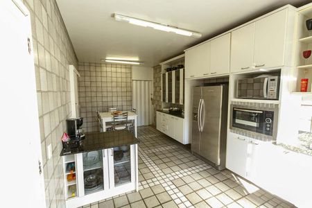 Cozinha de casa à venda com 4 quartos, 1200m² em Vila Nova, Porto Alegre