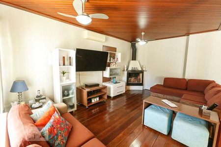 Sala de casa à venda com 4 quartos, 1200m² em Vila Nova, Porto Alegre