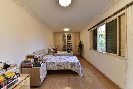 Casa para alugar com 550m², 4 quartos e 6 vagas Casa para alugar com 550m², 4 quartos e 6 vagasSuíte 1