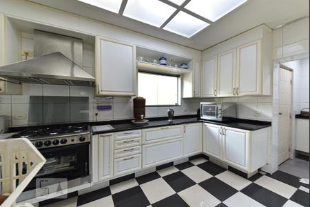 Casa para alugar com 550m², 4 quartos e 6 vagas Casa para alugar com 550m², 4 quartos e 6 vagasCozinha