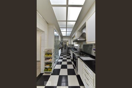 Casa para alugar com 550m², 4 quartos e 6 vagas Casa para alugar com 550m², 4 quartos e 6 vagasCozinha