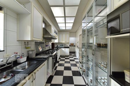 Casa para alugar com 550m², 4 quartos e 6 vagas Casa para alugar com 550m², 4 quartos e 6 vagasCozinha