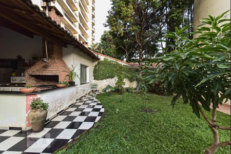 Casa para alugar com 550m², 4 quartos e 6 vagas Casa para alugar com 550m², 4 quartos e 6 vagasQuintal