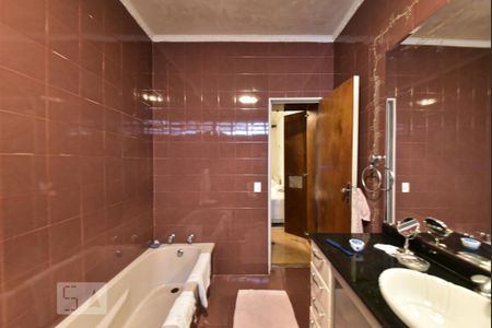 Casa para alugar com 550m², 4 quartos e 6 vagas Casa para alugar com 550m², 4 quartos e 6 vagasBanheiro da Suíte 3