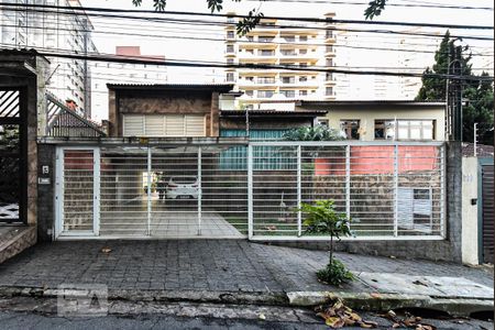 Casa para alugar com 550m², 4 quartos e 6 vagas Casa para alugar com 550m², 4 quartos e 6 vagasFachada