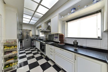 Casa para alugar com 550m², 4 quartos e 6 vagas Casa para alugar com 550m², 4 quartos e 6 vagasCozinha