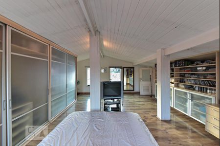 Casa para alugar com 550m², 4 quartos e 6 vagas Casa para alugar com 550m², 4 quartos e 6 vagasSótão