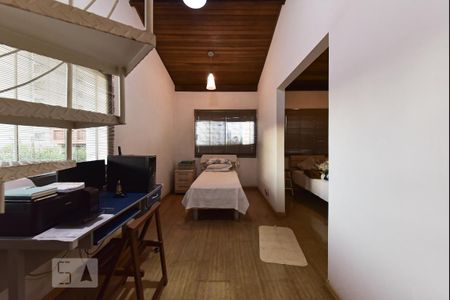 Casa para alugar com 550m², 4 quartos e 6 vagas Casa para alugar com 550m², 4 quartos e 6 vagasSuíte 2