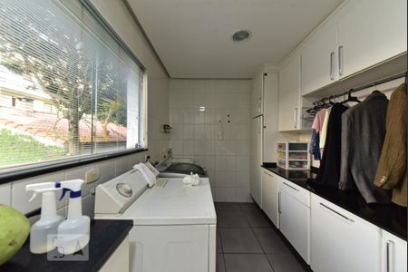 Casa para alugar com 550m², 4 quartos e 6 vagas Casa para alugar com 550m², 4 quartos e 6 vagasÁrea de Serviço