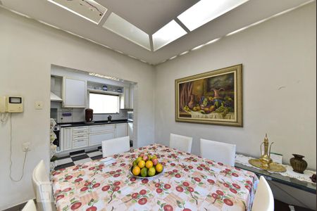 Casa para alugar com 550m², 4 quartos e 6 vagas Casa para alugar com 550m², 4 quartos e 6 vagasCozinha