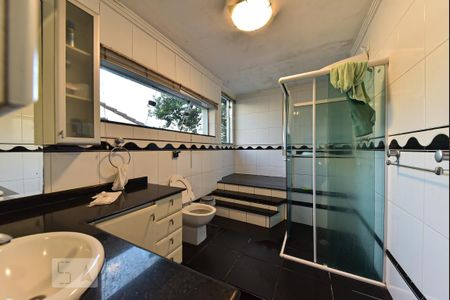 Casa para alugar com 550m², 4 quartos e 6 vagas Casa para alugar com 550m², 4 quartos e 6 vagasBanheiro da Suíte 1