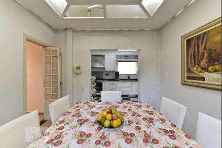 Casa para alugar com 550m², 4 quartos e 6 vagas Casa para alugar com 550m², 4 quartos e 6 vagasCozinha