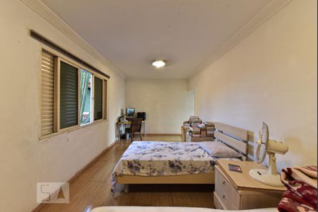 Casa para alugar com 550m², 4 quartos e 6 vagas Casa para alugar com 550m², 4 quartos e 6 vagasSuíte 1