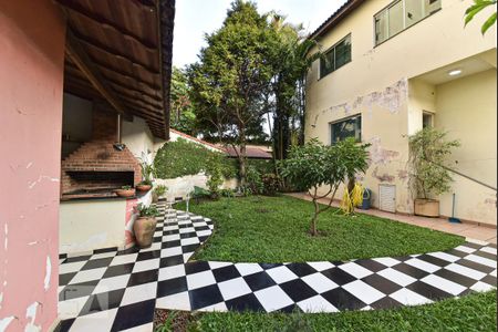 Casa para alugar com 550m², 4 quartos e 6 vagas Casa para alugar com 550m², 4 quartos e 6 vagasQuintal