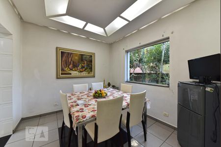 Casa para alugar com 550m², 4 quartos e 6 vagas Casa para alugar com 550m², 4 quartos e 6 vagasCozinha
