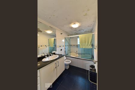 Casa para alugar com 550m², 4 quartos e 6 vagas Casa para alugar com 550m², 4 quartos e 6 vagasBanheiro da Suíte 2