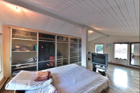 Casa para alugar com 550m², 4 quartos e 6 vagas Casa para alugar com 550m², 4 quartos e 6 vagasSótão