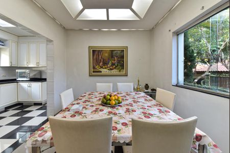 Casa para alugar com 550m², 4 quartos e 6 vagas Casa para alugar com 550m², 4 quartos e 6 vagasCozinha