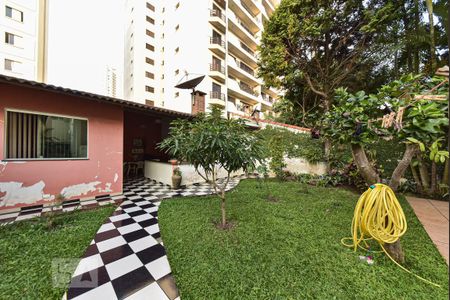 Casa para alugar com 550m², 4 quartos e 6 vagas Casa para alugar com 550m², 4 quartos e 6 vagasQuintal