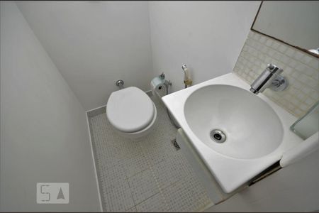 Lavabo de apartamento para alugar com 2 quartos, 90m² em Flamengo, Rio de Janeiro