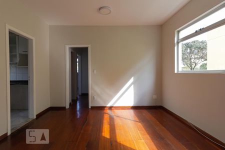 Sala de apartamento para alugar com 3 quartos, 60m² em Jardim Leblon, Belo Horizonte